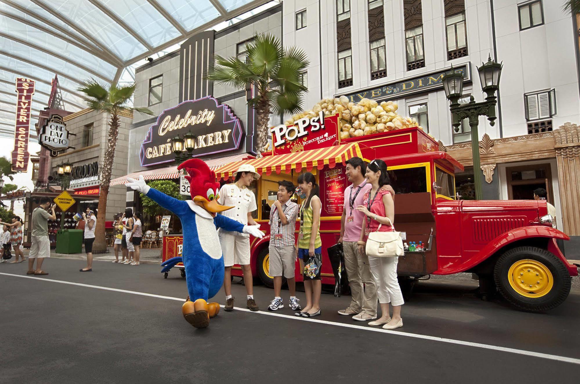 圣淘沙名胜世界- 新加坡Hard Rock酒店-SG清洁认证 外观 照片 The POPS truck at Universal Studios Singapore